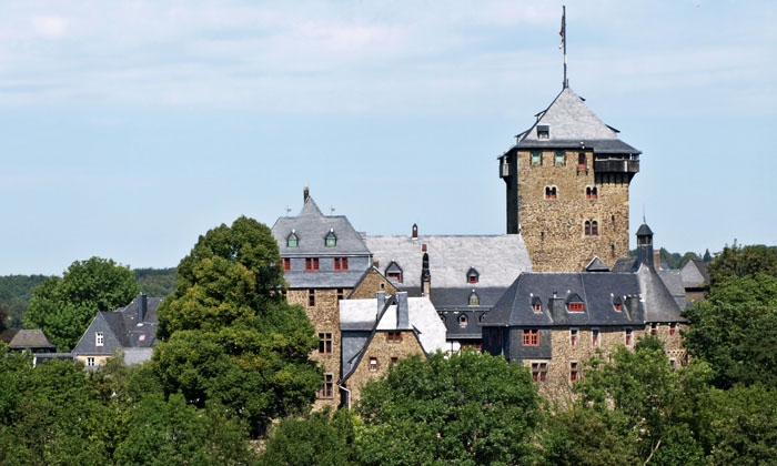 Burgen sind tolle Ziele für Abenteuer. © Schloss Burg