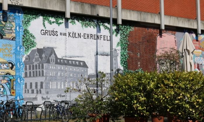 Graffiti am Ehrenfelder Bahnhof, Ausgang Stammstraße © Thea Wittmann