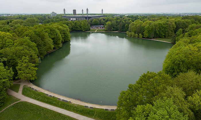 Adenauer Weiher © Superbass @ Wikimedia Commons