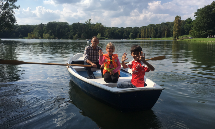 Bötchen fahren auf dem Kalscheurer Weiher. © Claudia Berlinger