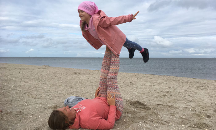 Am Strand macht Yoga richtig Spaß! © Claudia Berlinger