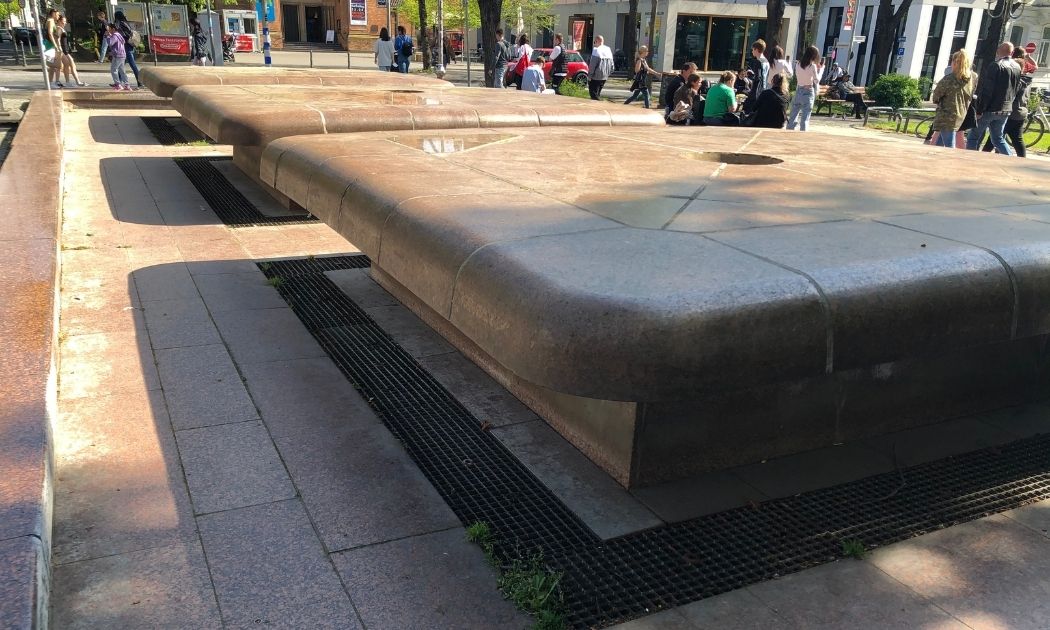 Der Springbrunnen am Kaiserplatz ist im moment nicht in Betrieb