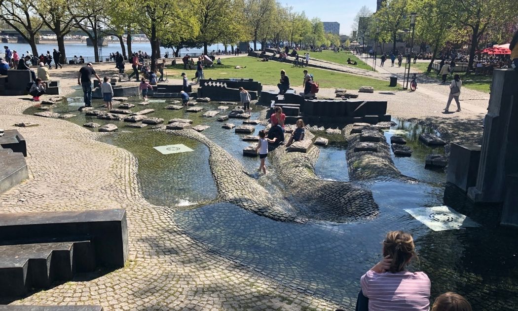 Brunnen im Rheingarten