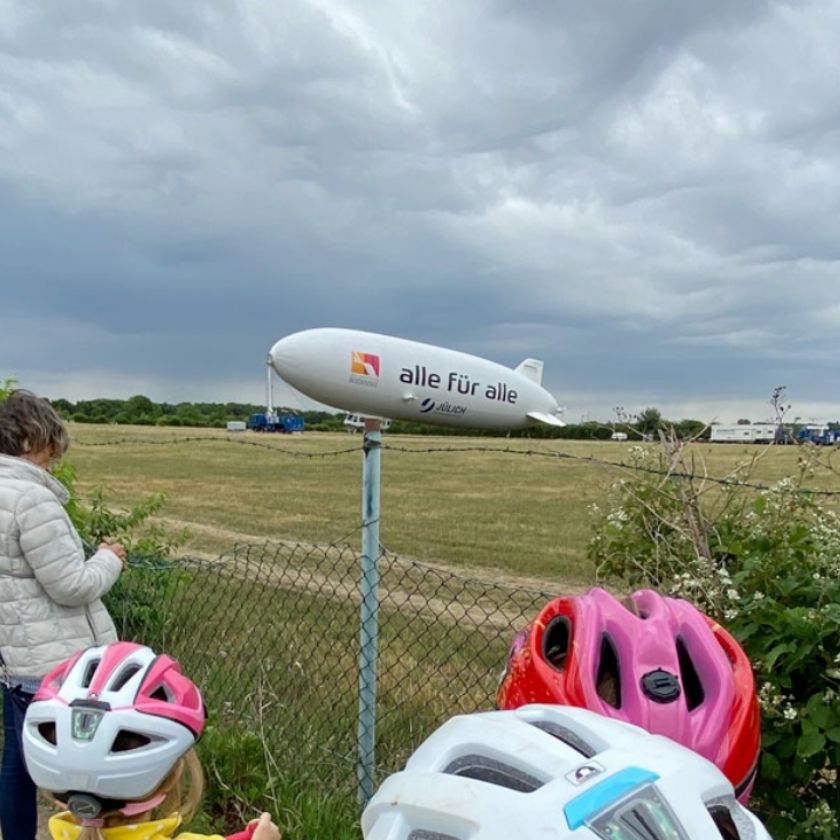 Zeppelin auf Flughafen © Janina Mogendorf