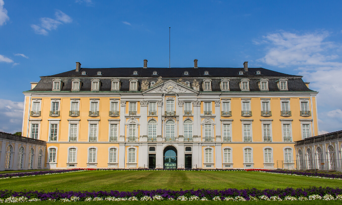 Schloss Brühl Augustusburg © Dennis Pikarek/Adobe Stock