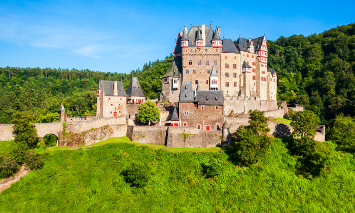 Schloss Eltz bei Wierschem © saiko3p/Adobe Stock