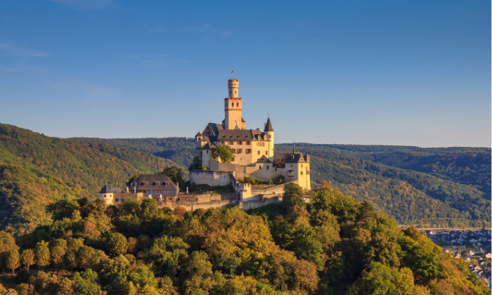 Die Marksburg bei Braubach © Adrian72/Adobe Stock
