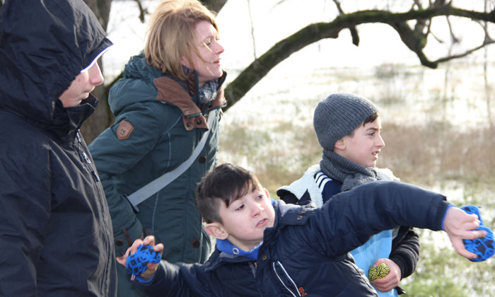 Kinder spielen Crossboccia am Rhein © Anja Tischer