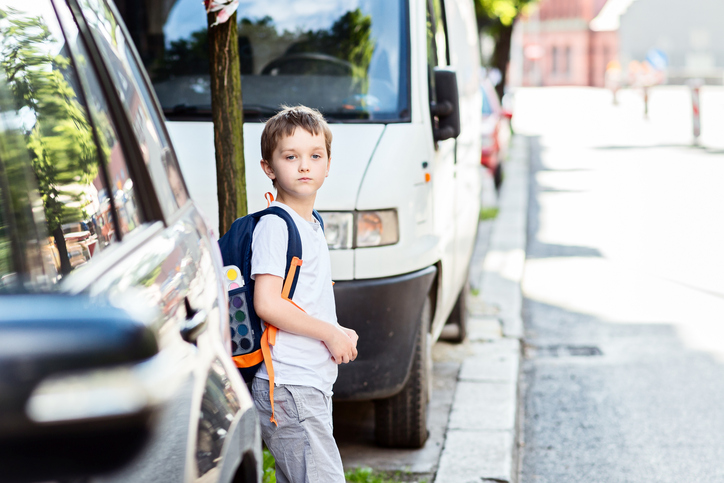 Das kann ganz schön gefährlich sein: Straßenverkehr in der Stadt. © istockphoto.de djedzura