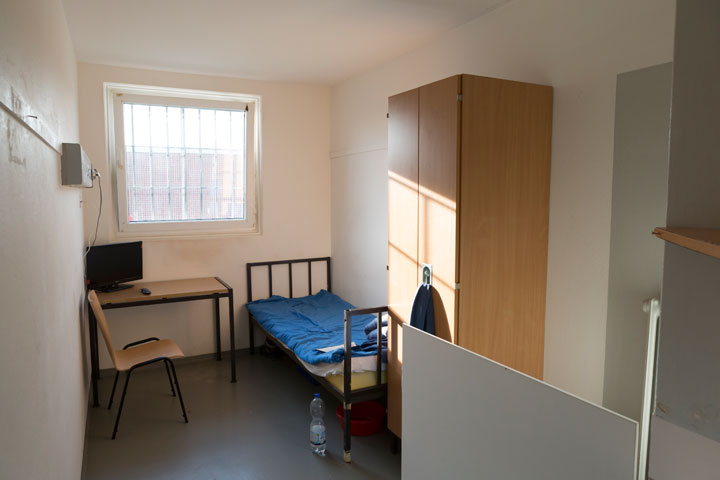 Eine Zelle eines Inhaftierten in der JVA Köln-Ossendorf.