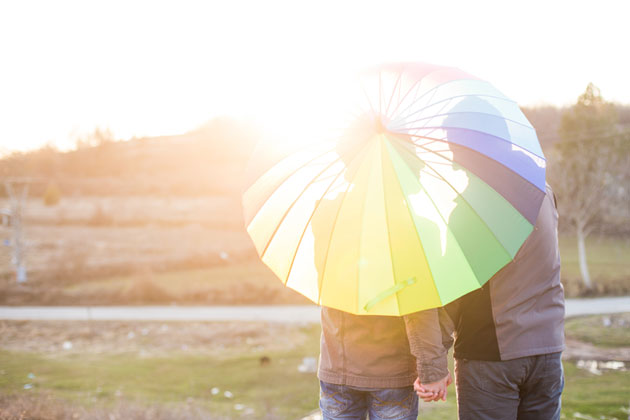 Liebe im Zeichen des Regenbogens © Pekic/iStock.com