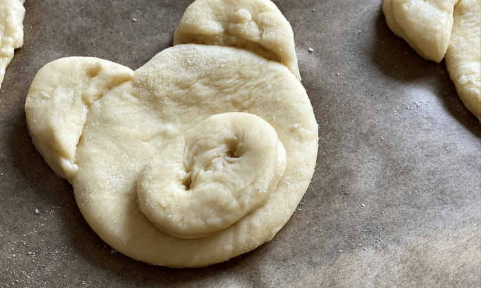 Rohes Plätzchen auf Backblech © Anna Oberste