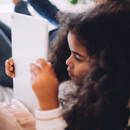 Kind mit Tablet © criene/photocase.de