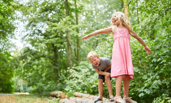 Dies&Das Veranstaltingen Titelbild Kinder im Wald